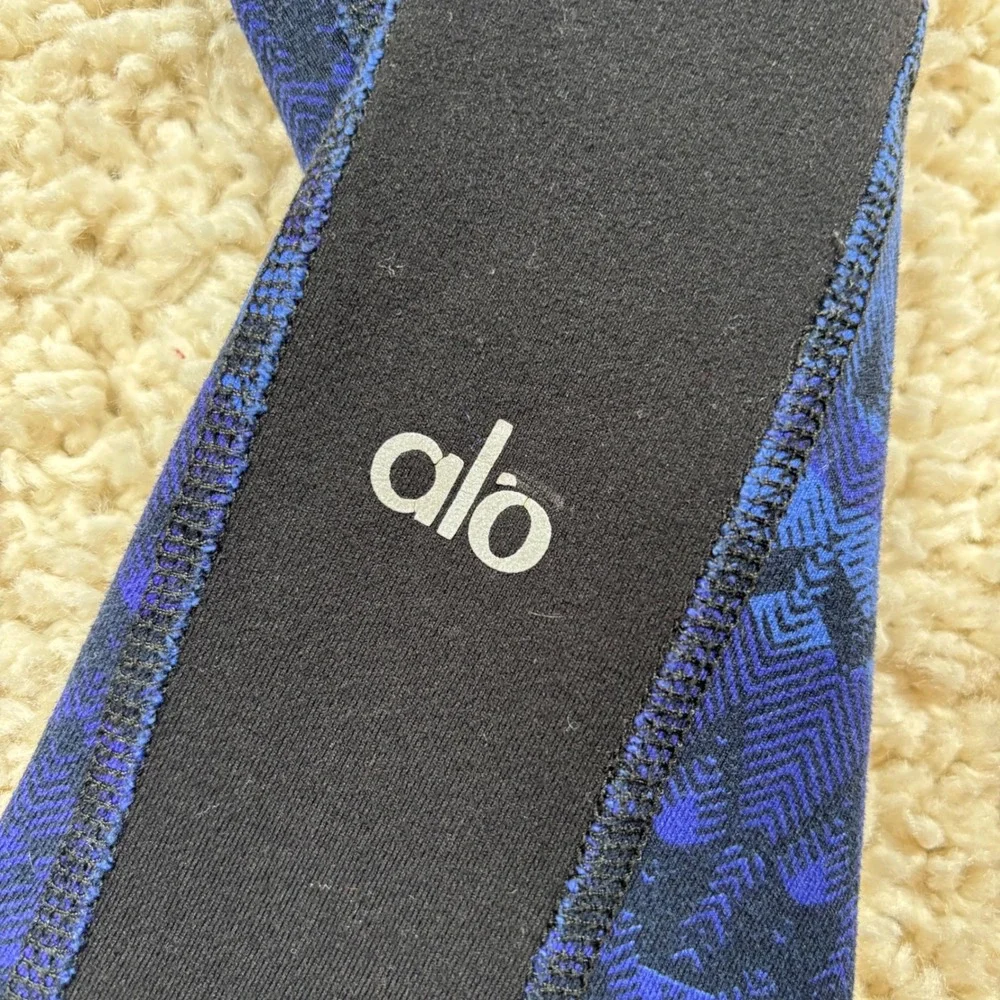 Alo Yoga Illusion 3 tribal print leggings in the‎ Arctic Royalty Blue/Black XS/S
